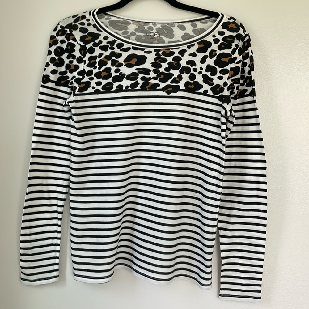 Loft outlet size XS 💯 %cotton leopard and strip black and white long sleeve tee